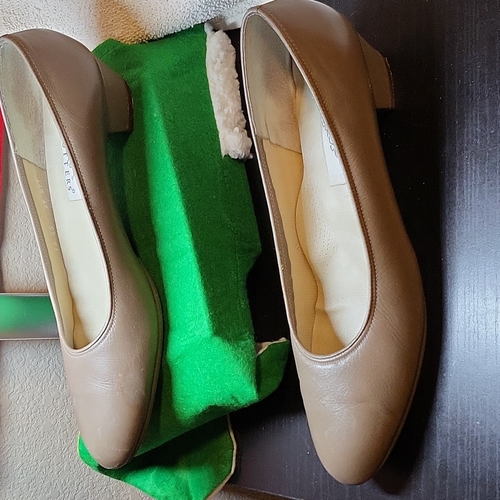 Trotters tan flats 1 1/2" heels 12 size